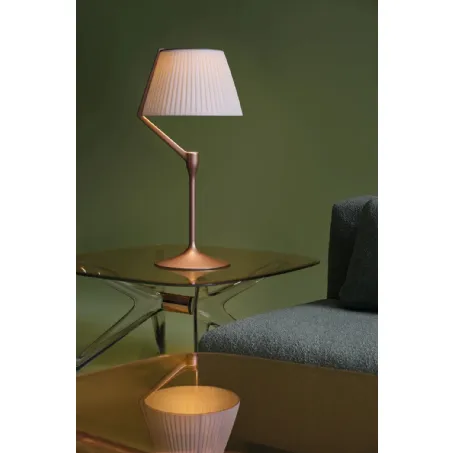 Lampada da tavolo Angelo Stone in alluminio con diffusore rivestito in tessuto di Kartell