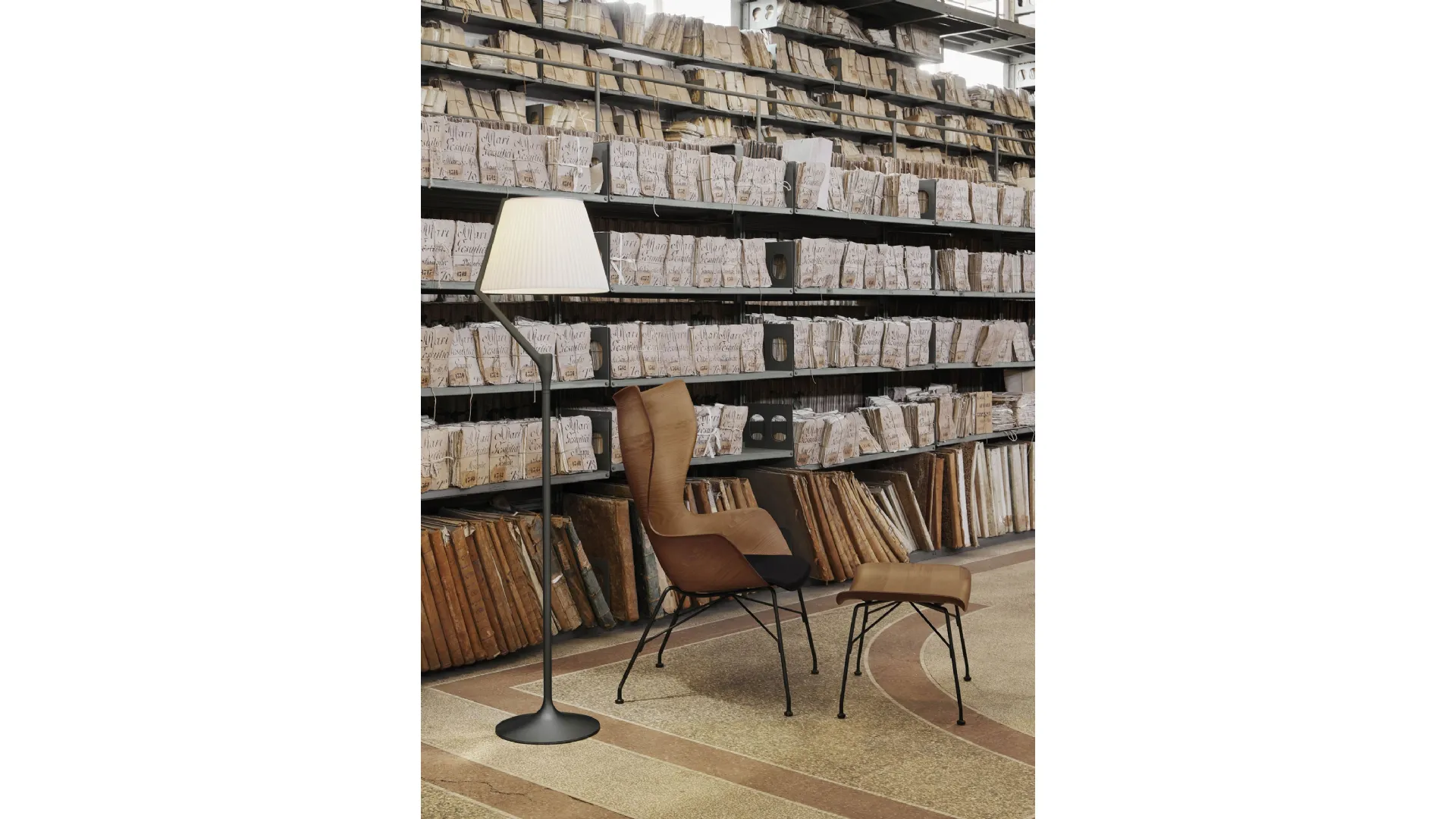 Lampada da terra Angelo Stone di Kartell