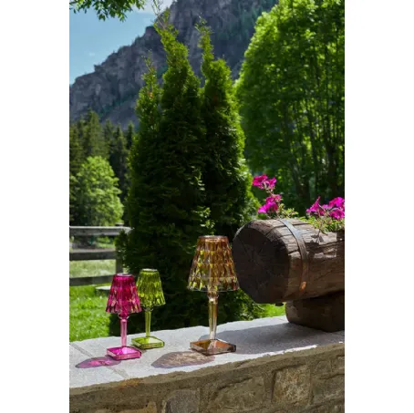 Lampada ricaricabile Big Battery Outdoor in plexiglas di Kartell