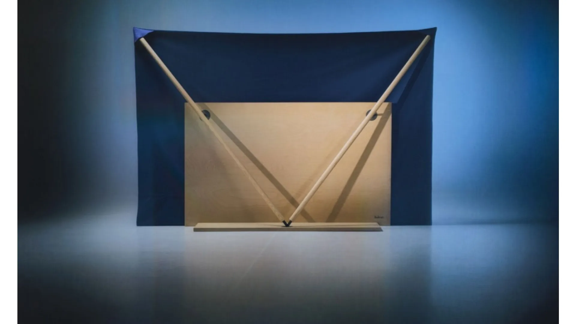 Letto Backdrop con testiera in legno e tessuto di Bolzan Letti