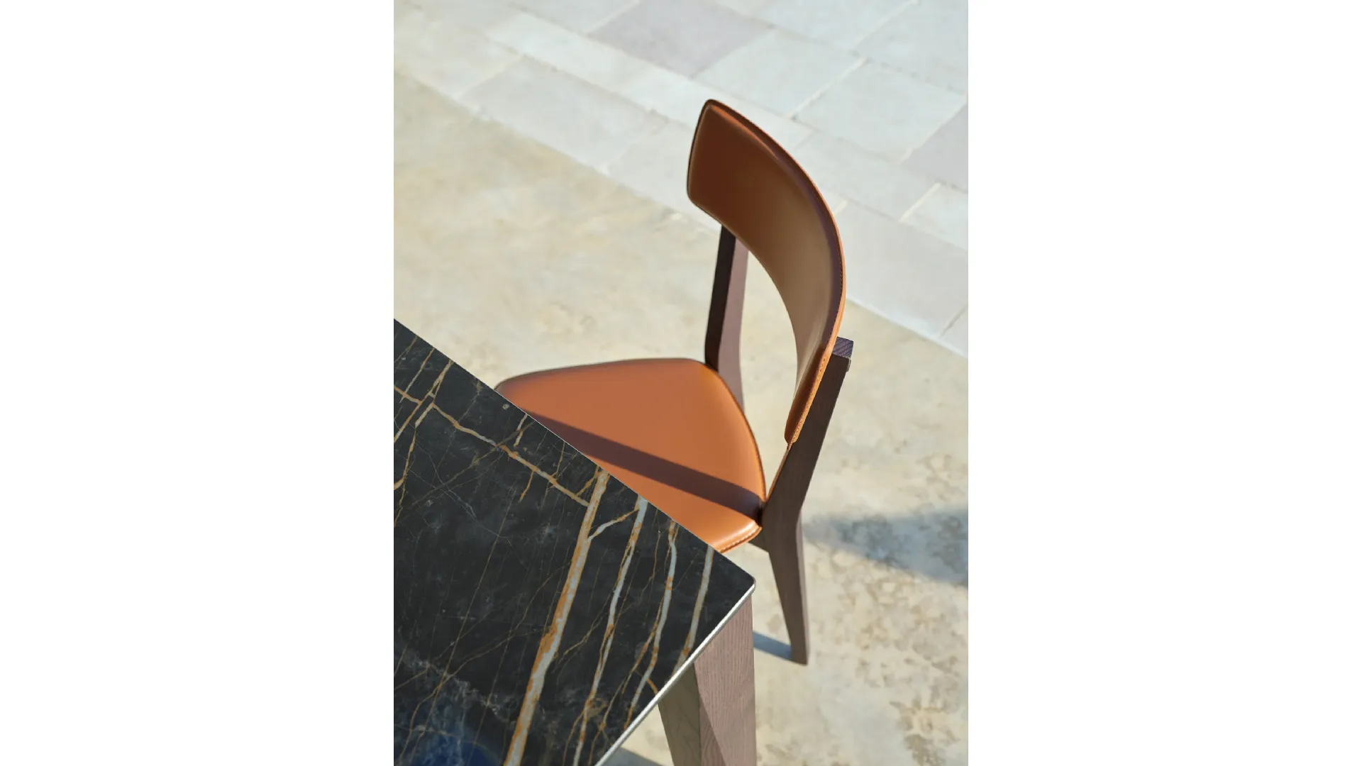 Sedia Ginger S132 in cuoio e legno di Friulsedie