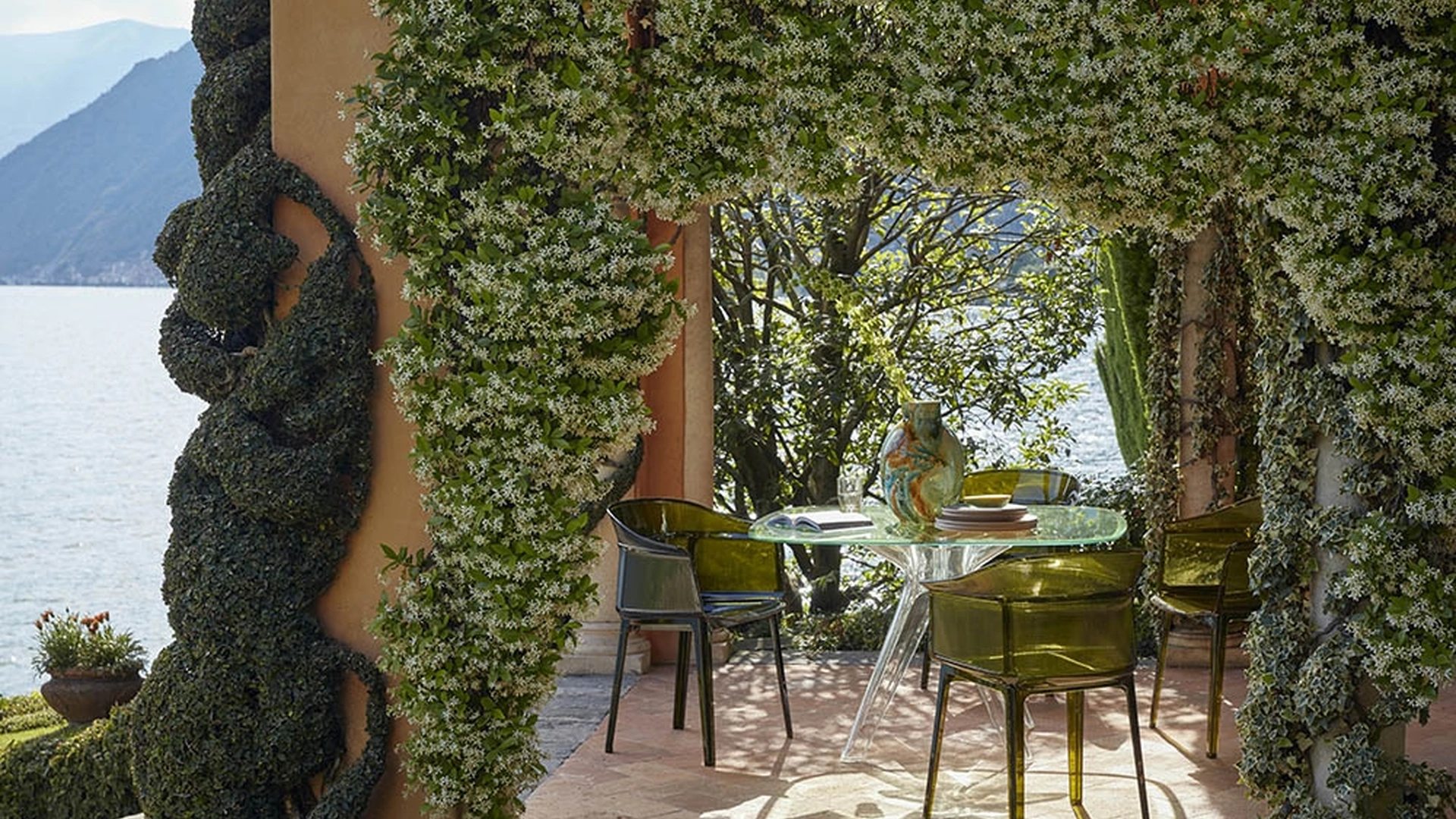 Sedia impilabile Papyrus di Kartell