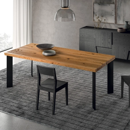 Tavolo Zenit in rovere e metallo di FGF Mobili